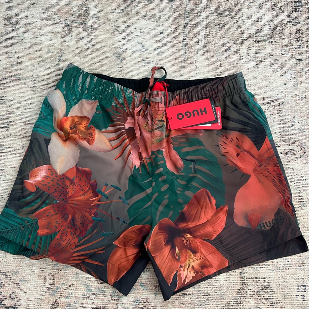 ** SOLD **HUGO Men's Size L Swim Shorts - Picture 5 of 9